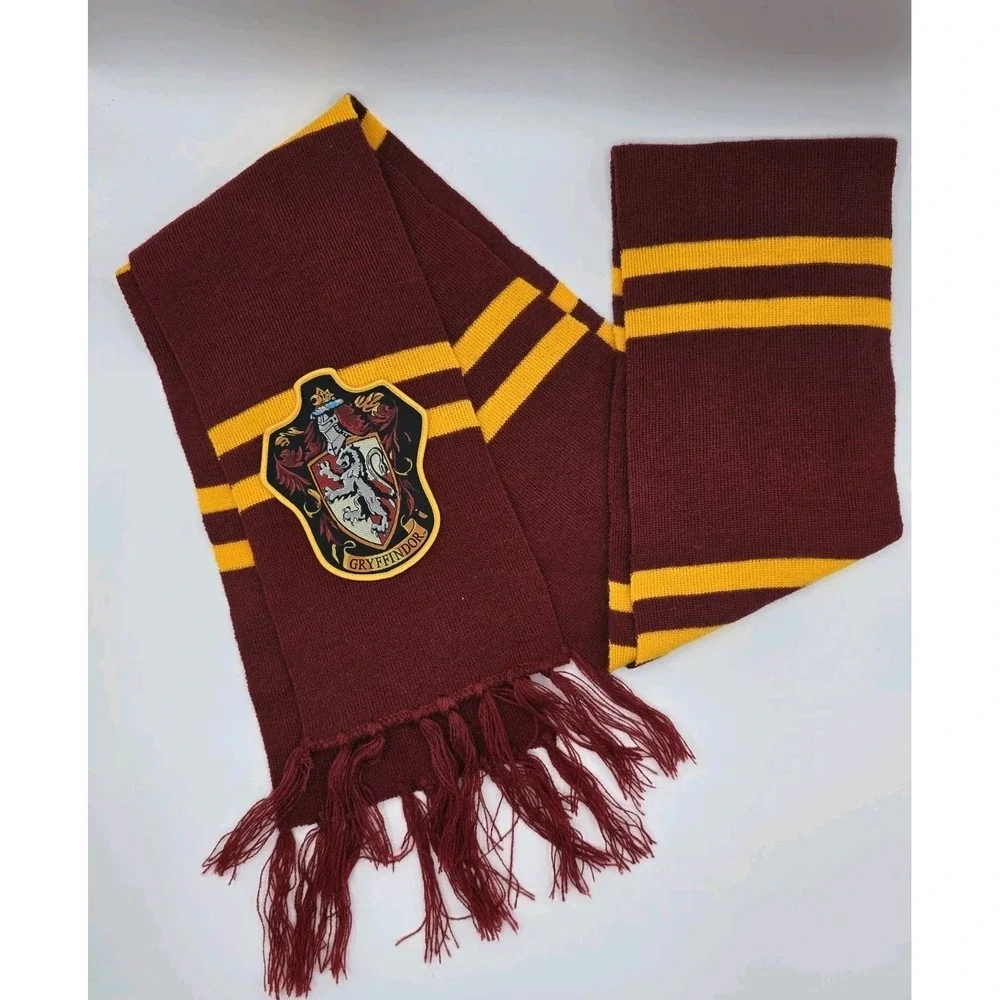 Harry Potter‎ Gryffindor Red Yellow Winter Scarf Warner Bros Large Crest- NO TAG